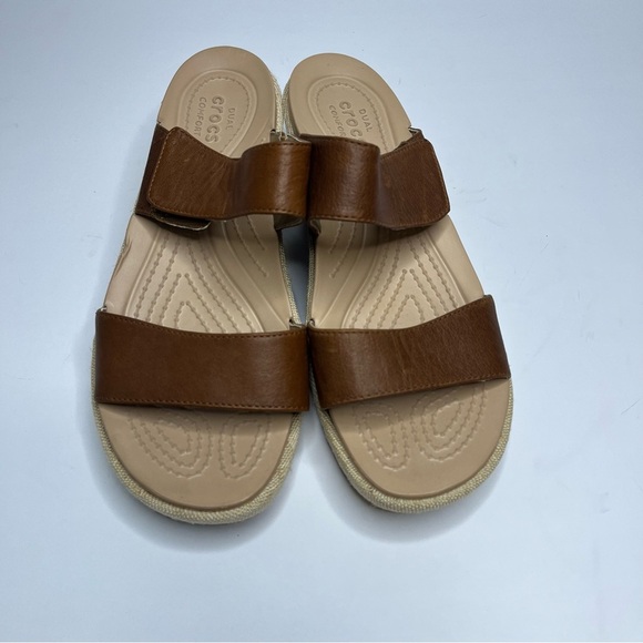 CROCS A-Leigh Brown Leather Wedge Sandal Adjustable Strap Comfy Size 9 - Picture 1 of 13